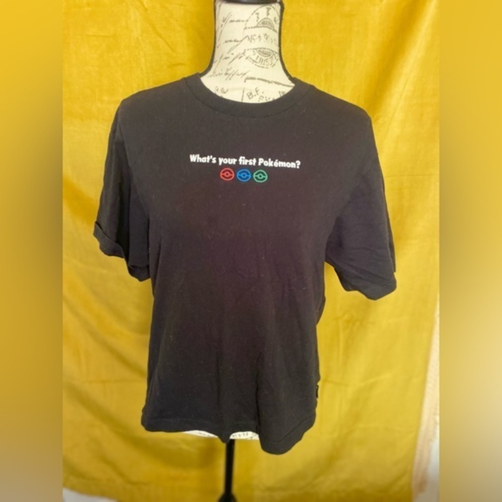 Pokémon - Men’s Small “what’s your first Pokémon” black tee - EUC
